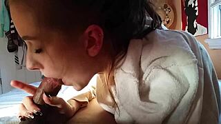 白人贱货狂热爱鸡巴口爆，超狂野！🔥