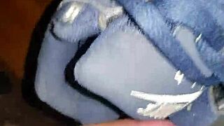 Hey, check out this twink blowing a gay dick in nike airmax?