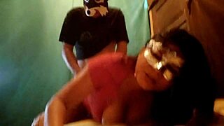 Vieja pendeja MADRASTRA tetona SE ENCABRONA de su hijastro y LE ENTREGA su vagina floja y madura porno real casero el hijastro tiene un pene tan grande que la pone a gemir como zorra en celo