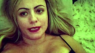 She sucks my cock while I relax - Samuka Ventura.