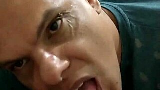 sucking the delivery guy's cock and swallowing his cum, what a surprise