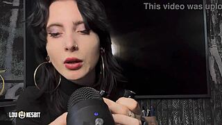 嘿sissy，准备好Lou Nesbit和Lia Louise德语脏话调教？