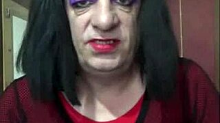 i'm a shy bisexaul crossdresser fillin myself up