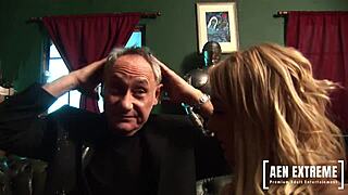 Amy Azurra和Stacey Saran群P大乱斗