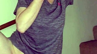 老婆楼梯磨光滑骚逼今天超野