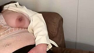 Sexy Minxycme Sucking Dildo Moaning!