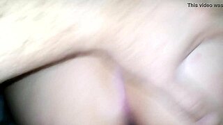 branquinha bunduda se exibindo dando bucetadas em meu pau que cuz�o del�cia