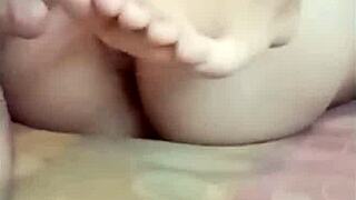 Follandome a la mujer de mi amigo se lo metí hasta el fondo y se lo eché adentro sin condón