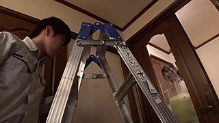 印度业余弯腰接受口交和骑乘高潮