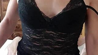 Hot milf in lingerie gets oral pleasure