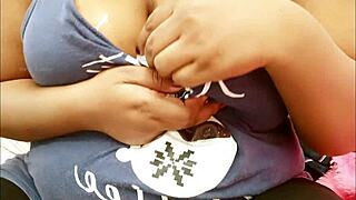 Sexy north indian girl showing boobs 😘