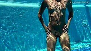 Jessica adored the producer with her sexy look