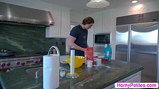 18+红发妹想干朋友继兄吗？