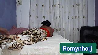 gordinha do rabet�o jogando jogo free fire com shortinho tudo no rabado amigo viu ja botou shortinho dela pro lado botou a piroca o socou firme ate gozar