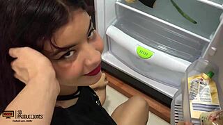 me follo el coño de mi hermanastra en cocina, damn