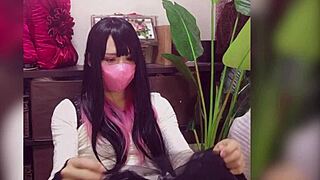 猫耳伪娘在直播中自慰