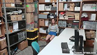 Jason Foreskin工作时喂Aften Opal巨屌深喉