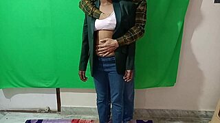 印度女孩火辣卧室激情展开