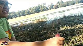 mamada en el lago en publico