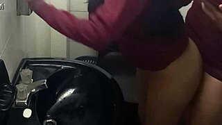 Cámara Graba A Alumnos En El Baño Del Instituto Encontramos Un Baño Solo Cogiendo Con Alumna En El Baño Video Casero