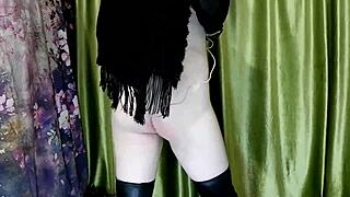 恶魔男孩Eronekokun用变态自慰骗坏女孩