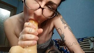 yo, skinny milf craves your sloppy big load now