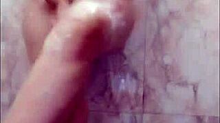 hindi story hot girl in bathroom