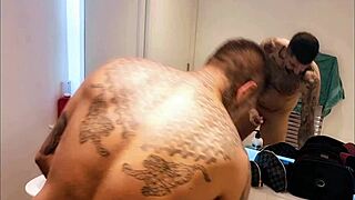 脏男浴室淋浴男男狂野硬上