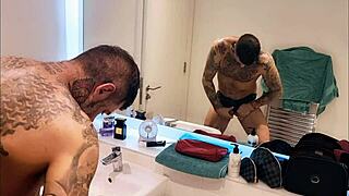 脏男浴室淋浴男男狂野硬上