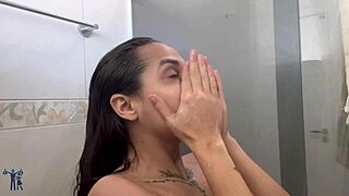 ai, depois da gravação, eu depilei minha buceta toda gozada e gozei gostoso