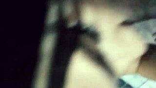 Débora andrade coloca o pauzão preto na boca no chão do banheiro