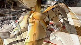 游艇上的狂野毛茸茸玩耍，玩具助兴