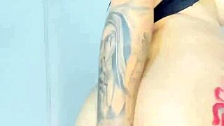 辣哥伦比亚妹子第一次尝试肛交？